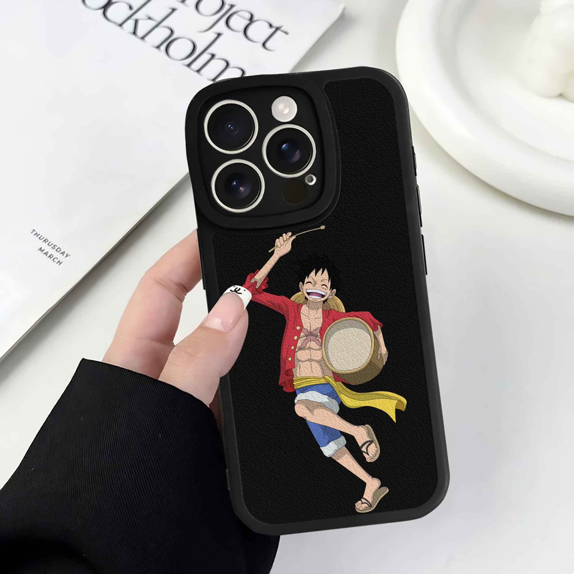 （画像用） ワンピース モンキー・D・ルフィ ONE PIECE Monkey D. Luffy 【iPhone 16シリーズ対応】シリコンスマホケース（レザー調） 材質：シリコン